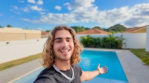 TJR Gambling Enterprise Streamer: Live Video Gaming and Fun Moments